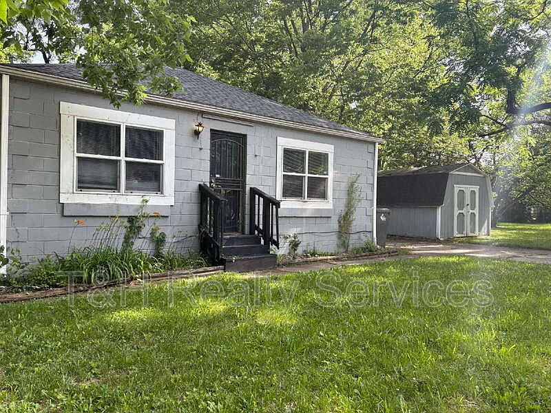 3 bed, 1.0 bath, 1050 sqft, $1,175 — Photo 2