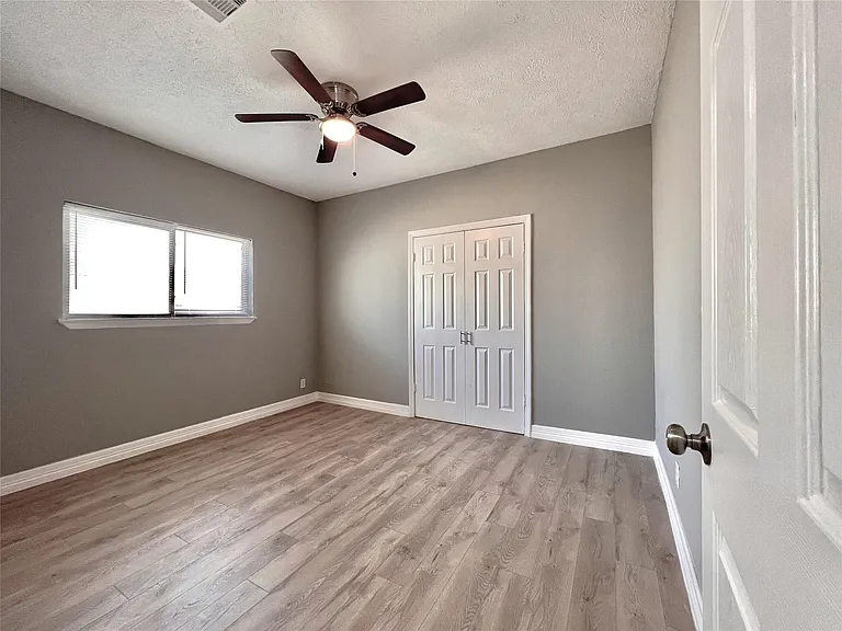 4106 Robertson St — Photo 11