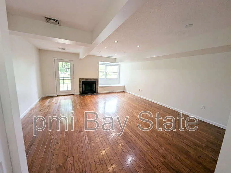 2 bed, 1.5 bath, 1287 sqft, $3,500 — Photo 4