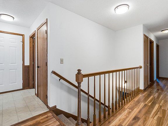 2nd image of 1930 Meadow Ln