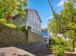 2621 S Arlington Ridge Rd, Arlington, VA 22202