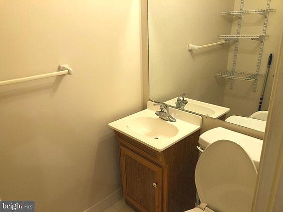 5th image of 10 Maplewood Ln