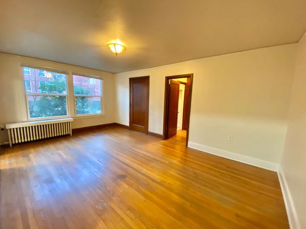 531 Malden Ave E APT 306