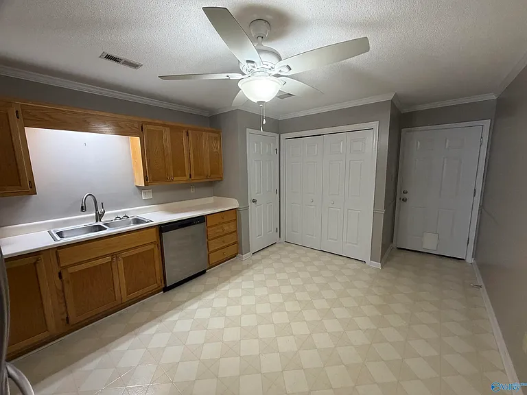 402 Pine St NW — Photo 10
