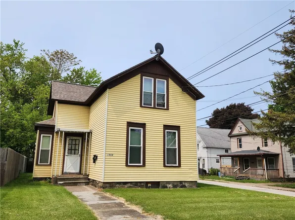 1904 Market St, Erie, PA 16510