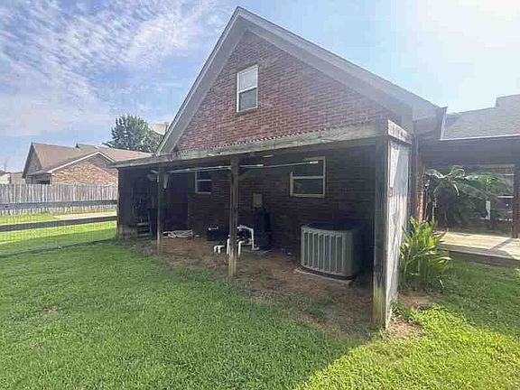 3rd image of 367 Byhalia Creek Farms Rd W