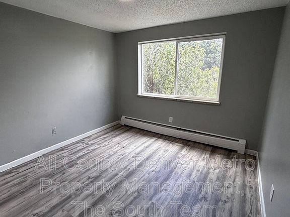 5th image of 1720 Chester St APT 1