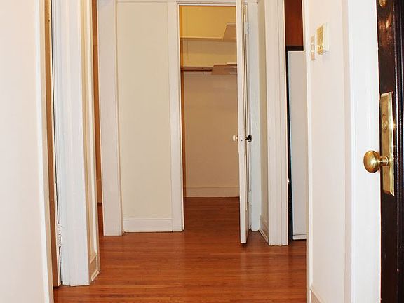 2nd image of 6456 N Greenview Ave APT 3