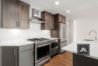 4th image of 24 Hichborn St #12