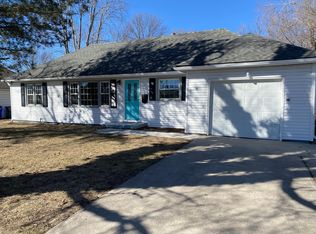 935 S Hunter Dr, Olathe, KS 66061