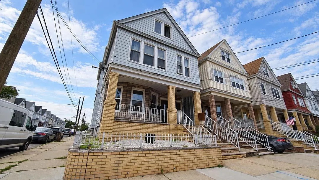 3 bed, 2.0 bath, $2,900 — Photo 1
