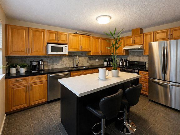 3rd image of 4720 Pandora St