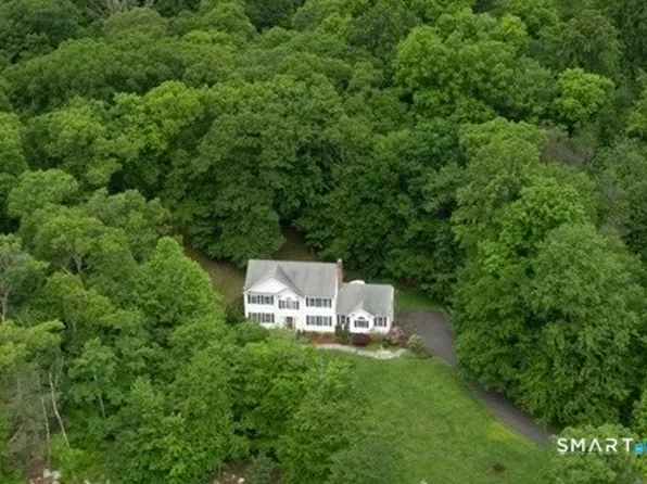 15 Sarah Drive, Oxford, CT 06478
