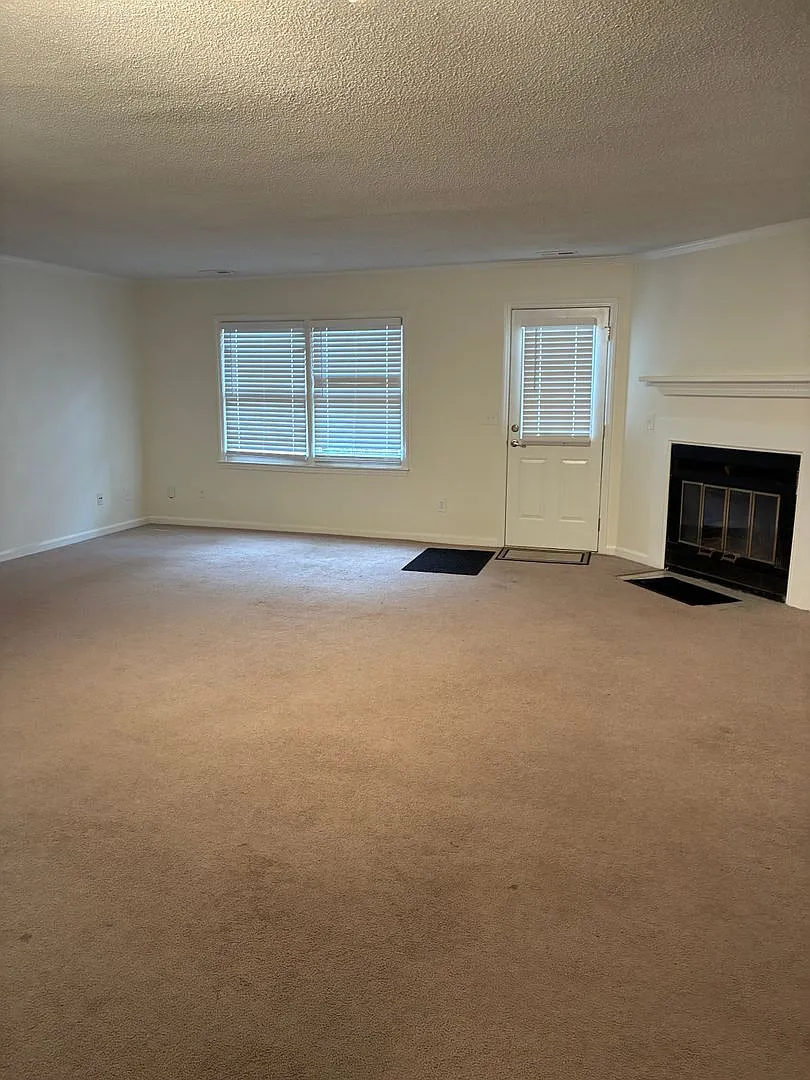 1813 Fox Sterling Dr — Photo 4