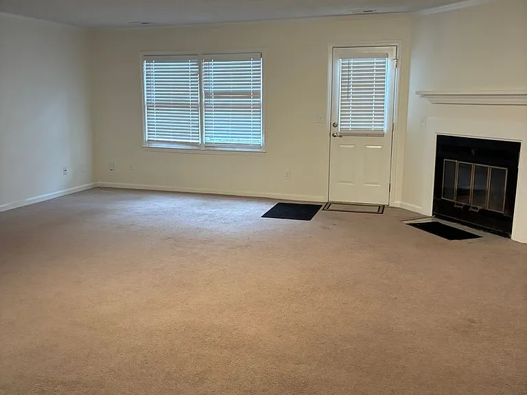 1813 Fox Sterling Dr — Photo 4