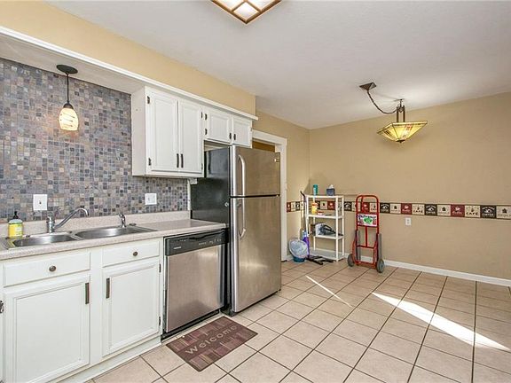 4th image of 2827 E Tiffin Ave