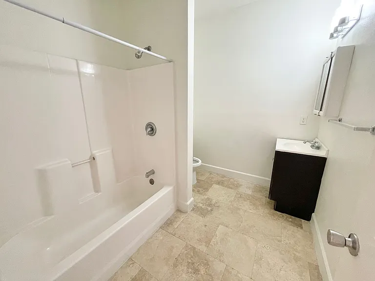 1238 W 35th St — Photo 10