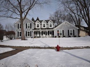 2380 Oak Hill Dr, Lisle, IL 60532