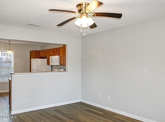 2nd image of 205 Palace Cir