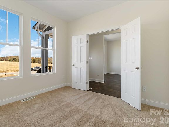 4th image of 1018 Heath Helms Rd
