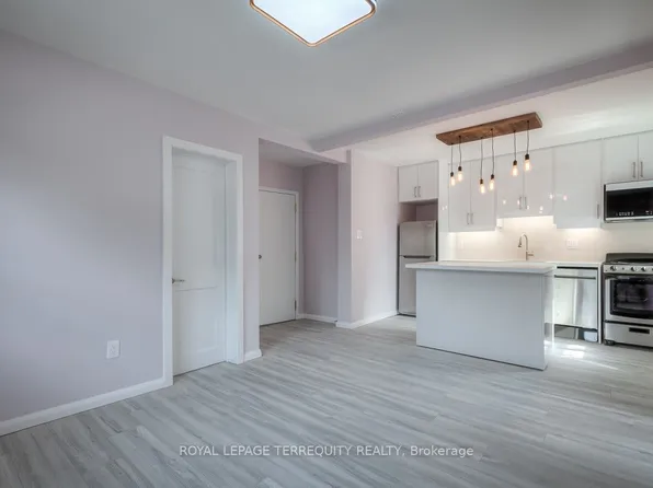 135 Jane St #2, Toronto, ON M6S 3Y7