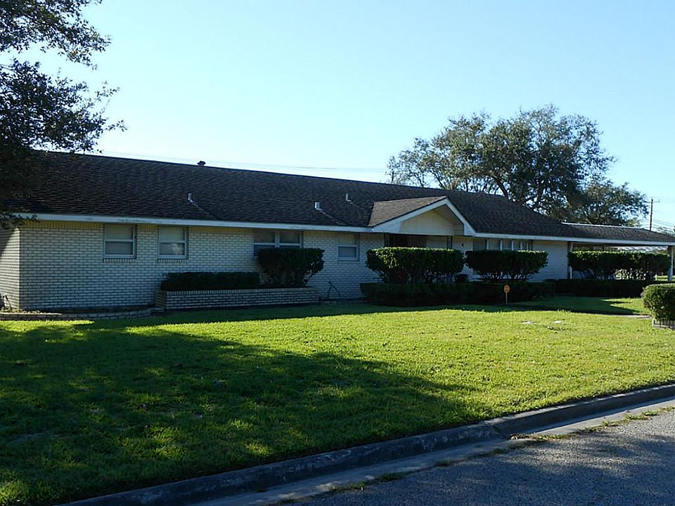 1st image of 203 S White Oak Dr