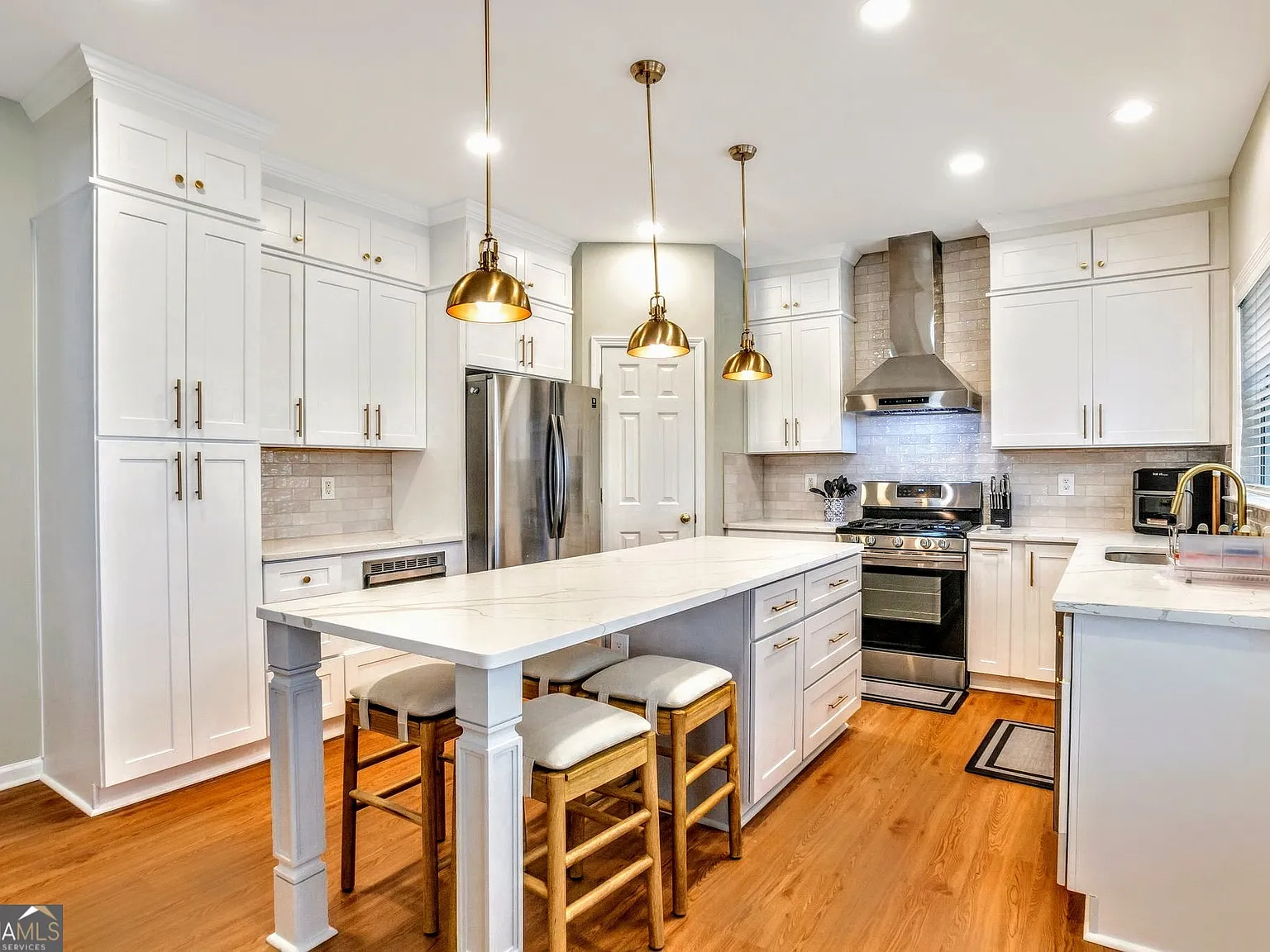 5 bed, 3.5 bath, 3000 sqft, $6,400 — Photo 4
