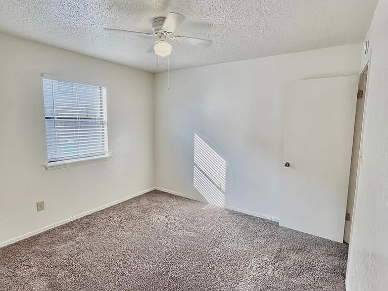 1901 E Lindsey St — Photo 19