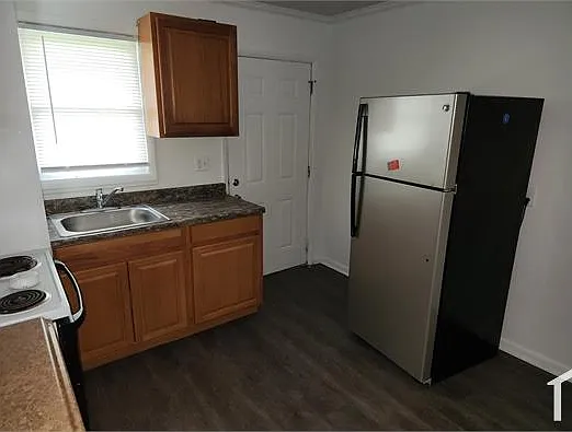 68 Harvey Pl — Photo 5