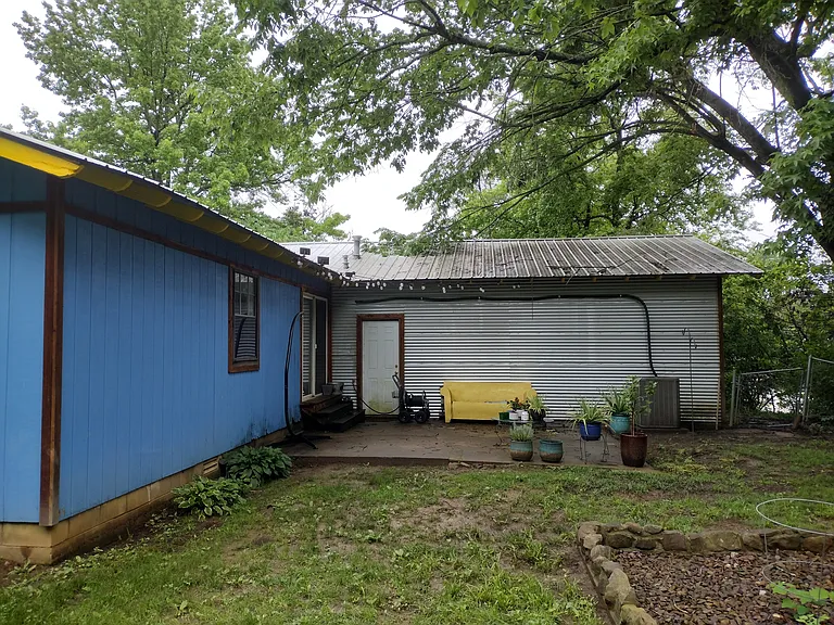1356 E Cardinal Dr — Photo 2