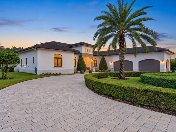 10352 NW 131st St, Hialeah Gardens, FL 33018