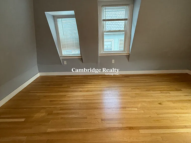 91 Munroe St #3R — Photo 9