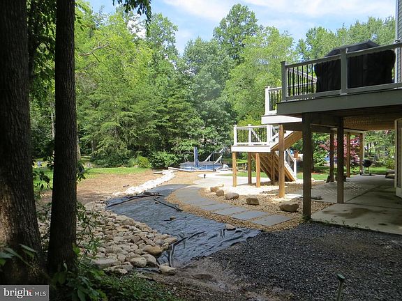 right neighbor is waterfront