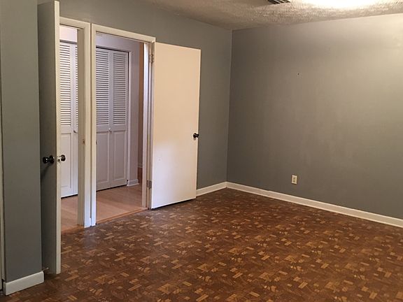 4th image of 2583 Shenandoah Dr S