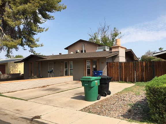 3rd image of 522 E 10th Dr