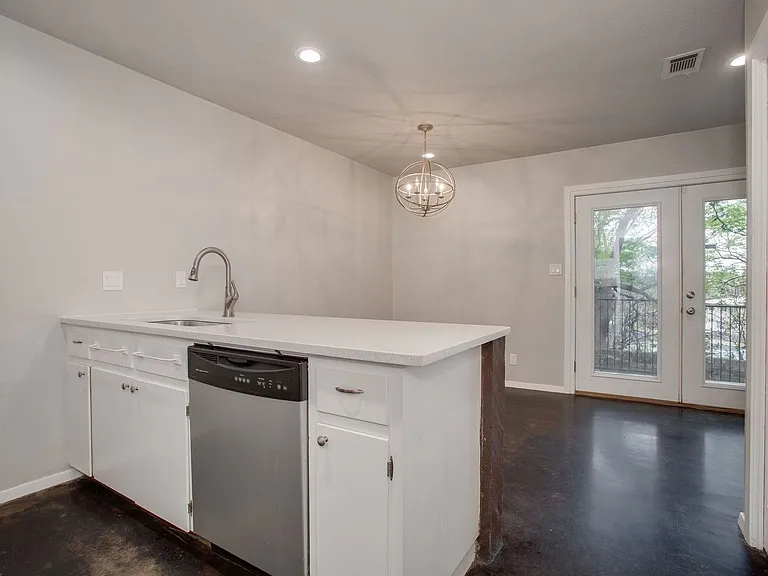2300 Trailside Drive — Photo 12