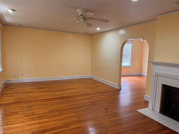 3rd image of 2800 Windsor Ave