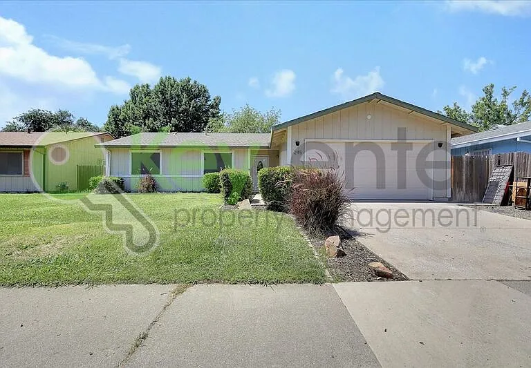 245 Withington Ave — Photo 31
