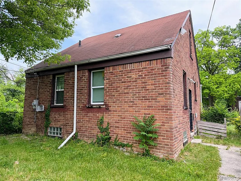 14903 Woodmont Ave — Photo 9