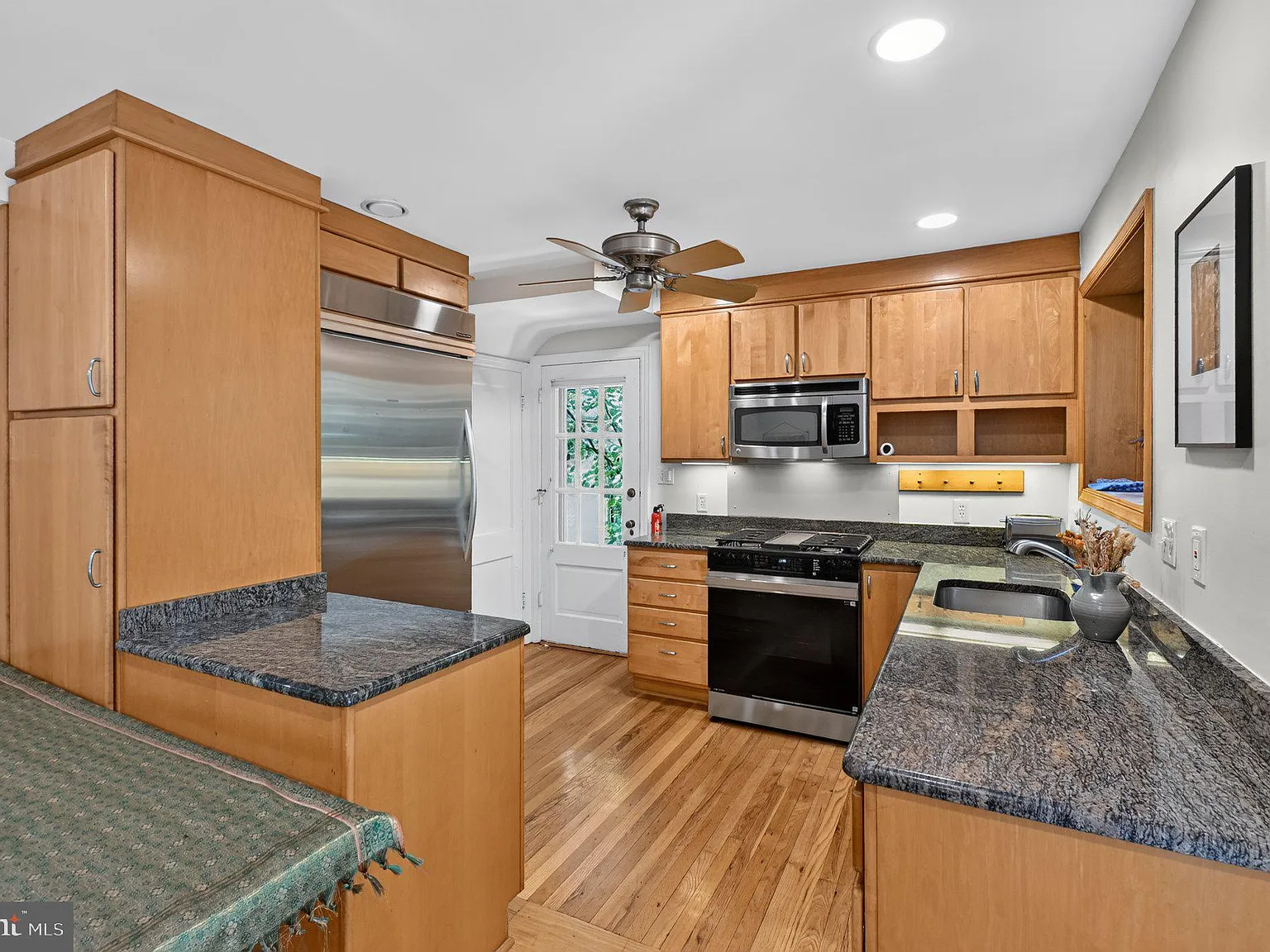 3 bed, 3.0 bath, 2663 sqft, $4,500 — Photo 3
