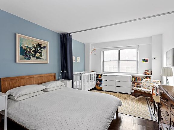 5th image of 70 E 10th St APT 9R