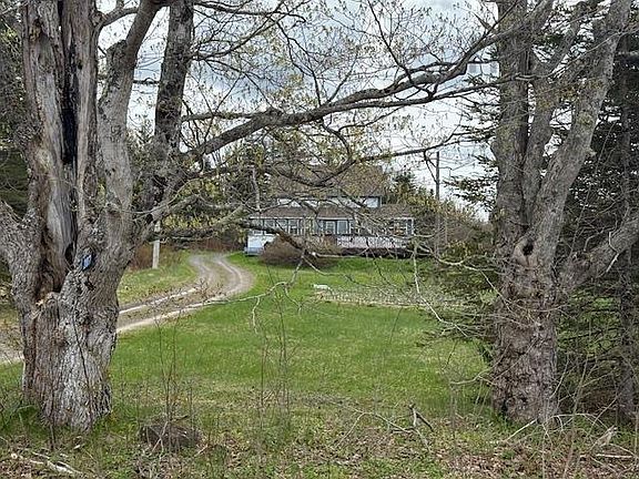 3rd image of 207 Bennetts Bay Rd