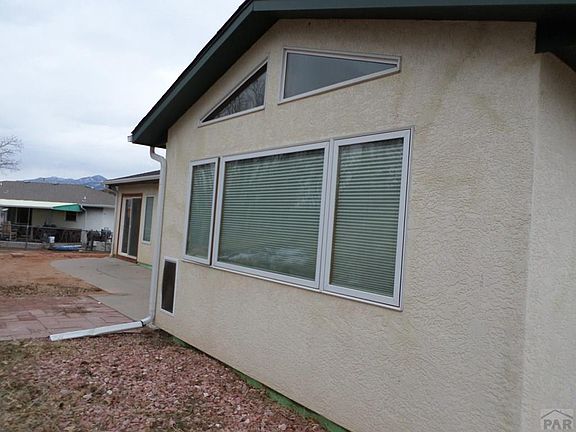 2nd image of 5958 Lakeview Cir