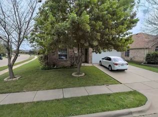 400 Angler Dr, Crowley, TX 76036