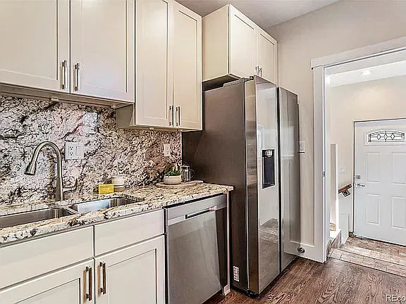 406 S Pearl St — Photo 12