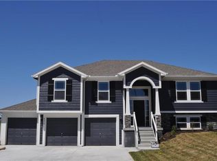 1103 E 14th St, Kearney, MO 64060