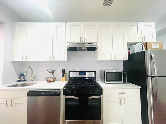 Rented by GROOME REALTY LLC | media 11