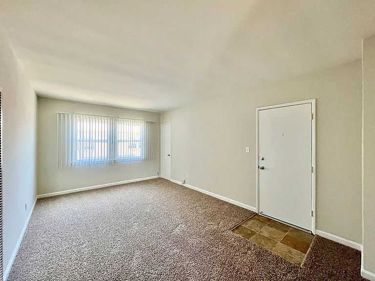 4464 Illinois St — Photo 9