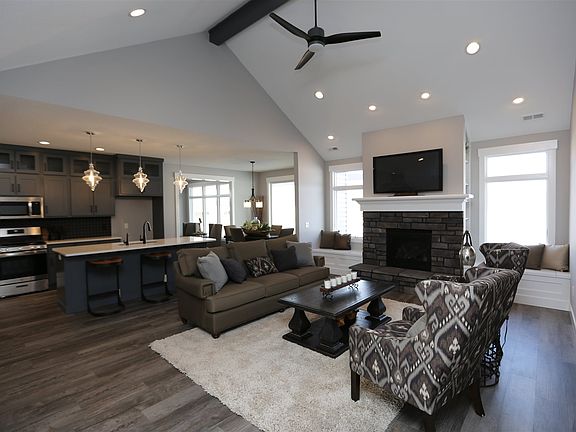 3rd image of 296 W Longfellow Blvd