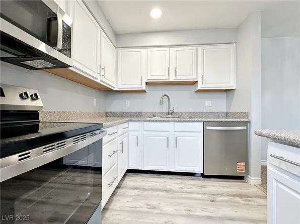 5080 Indian River Dr Unit 400, Las Vegas, NV 89103